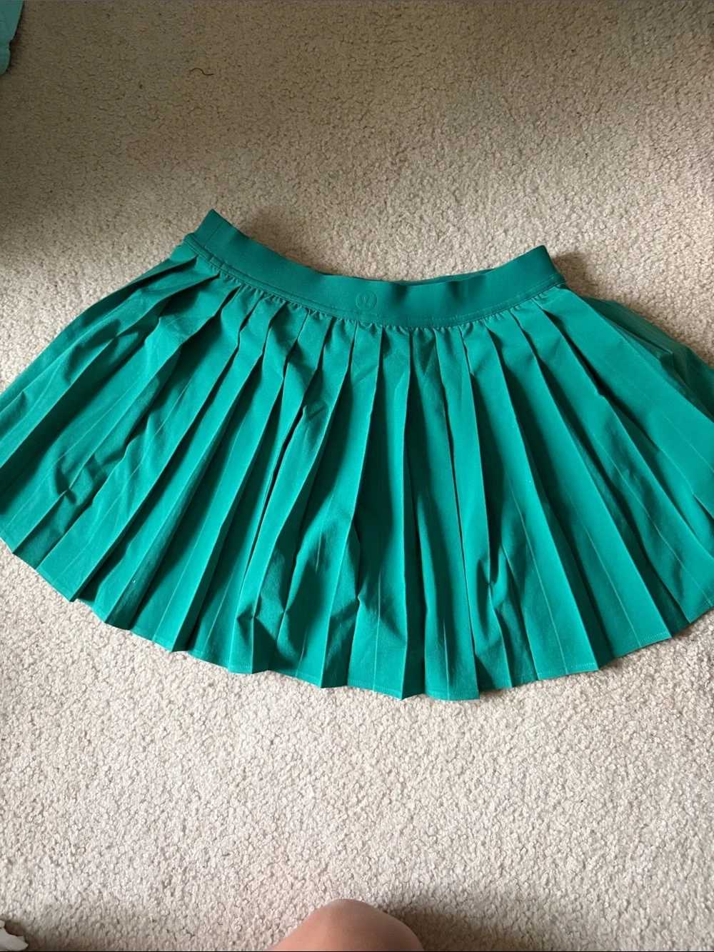 NEW lululemon athletica Pleated Mini Skirt in Teal Green - Picture 2 of 2